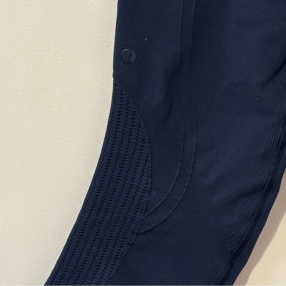 •SOLD•|Lululemon| Flow & Go Black Women's Crop Fitness Tight Legging Sz 6 - Picture 4 of 5